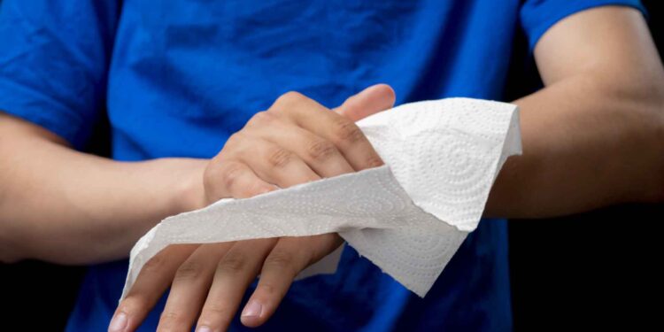 Single-use-towels-are-a-more-effective-infection-control-mechanism-than-electric-hand-dryers